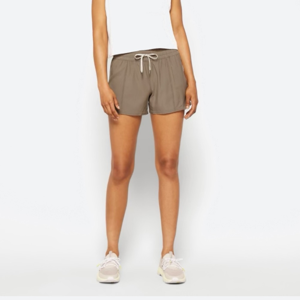Clementine Vertical Zipper Vuori Shorts